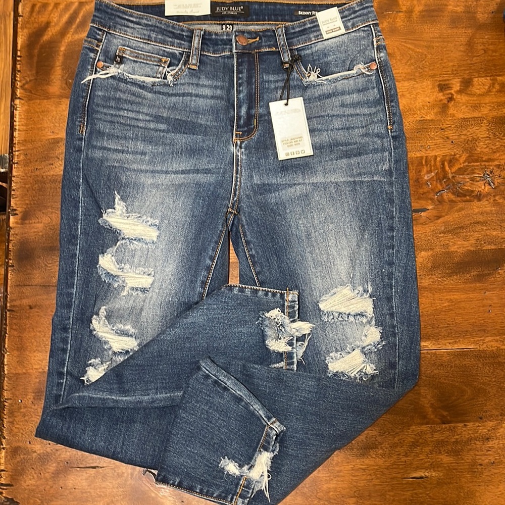 NWT Judy Blue Tattered And Torn Jeans